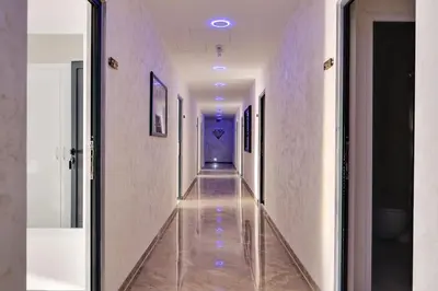 a corridor of a hallway with a long hallway at Apartmani Joja in Kuršumlija