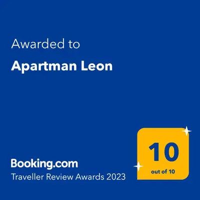 a yellow sign with the text awarded to an apartmentarian loan at Apartman Leon Lux in Leskovac
