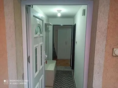 a hallway with a door leading to a bathroom at Apartman Mila in Niš