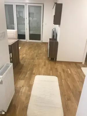 an empty room with wooden floors and white walls at Apartman Tara Jagodina, ima free parking u garazi in Jagodina