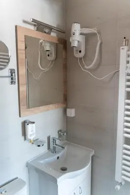a bathroom with a sink and a mirror at JEDRO - Apartman sa garažnim parkingom in Vrnjačka Banja