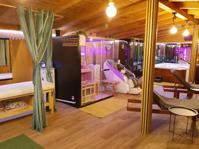 a room with a hair salon with a barber shop at Odmaraliste Kod Miće Apartman 4 in Krušar