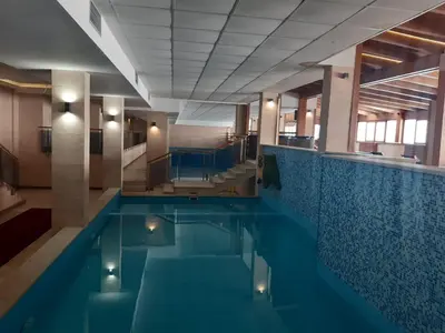 a large swimming pool in a hotel room at Apartman K3 Milmari Kopaonik in Kopaonik
