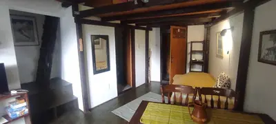 a living room with a table and chairs in a room at Bele Staze 84, Ski tavanče, Brzeće in Brzeće