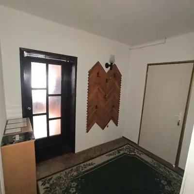 a room with a door and a window and a rug at Panonka apartman in Leskovac