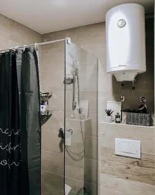a bathroom with a shower with a glass shower stall at Zlatokosina zona Kopaonik Milmari NLux in Kopaonik