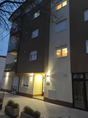a building with lights on the side of it at Marinkovic stan na dan in Vranje