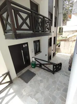 a view of the outside of a house with a balcony at Apartman Dve Skije, Apartmani Šišarka in Kopaonik