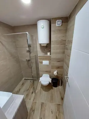 a bathroom with a toilet and a glass shower at Apartman Mile High -N Lux 90a Milmari Kopaonik in Kopaonik