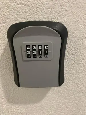 a switch on the side of a wall at Apartman-Stefanovic in Vranje