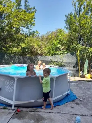 two children standing in front of a swimming pool at Apartman Mata in Soko Banja