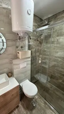 a bathroom with a shower and a toilet and a sink at Geregs alibi in Kopaonik