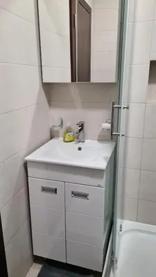 a bathroom with a white sink and a mirror at MS Apartman in Vrnjačka Banja