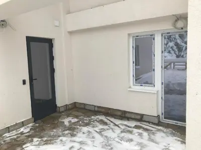 an empty room with a door and a window at Pekakop Treska in Kopaonik