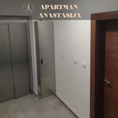 a hallway with two elevators and a sign on the wall at Apartman Anastasija Vrnjačka Banja in Vrnjačka Banja
