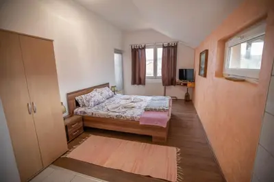 a small bedroom with a bed and a window at Apartmani Lazić in Ribarska Banja